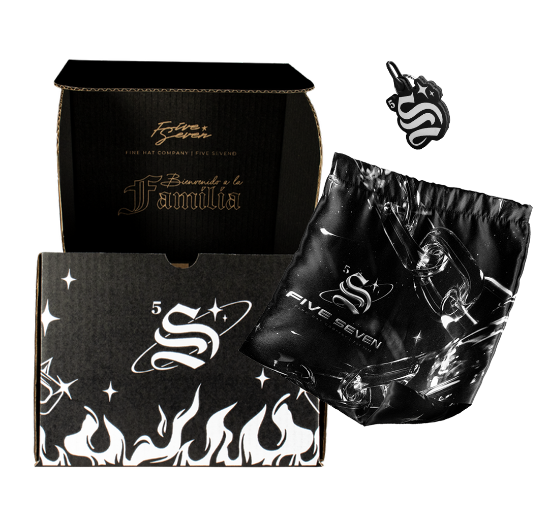 Full set Flames, caja, cubre polvo y accesorio.