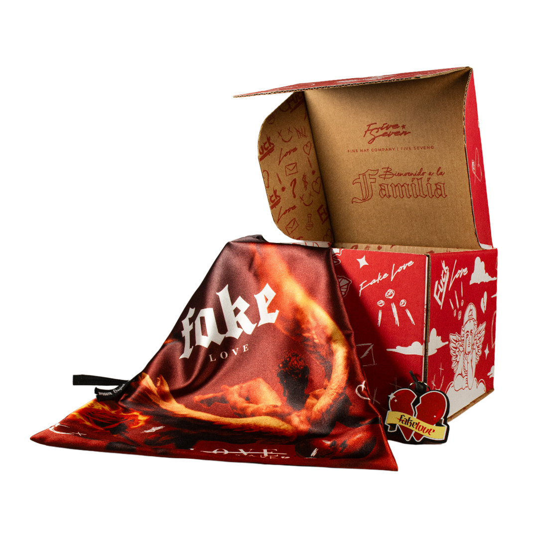 Full Set  Fake Love  (Caja,cubre polvo y llavero)