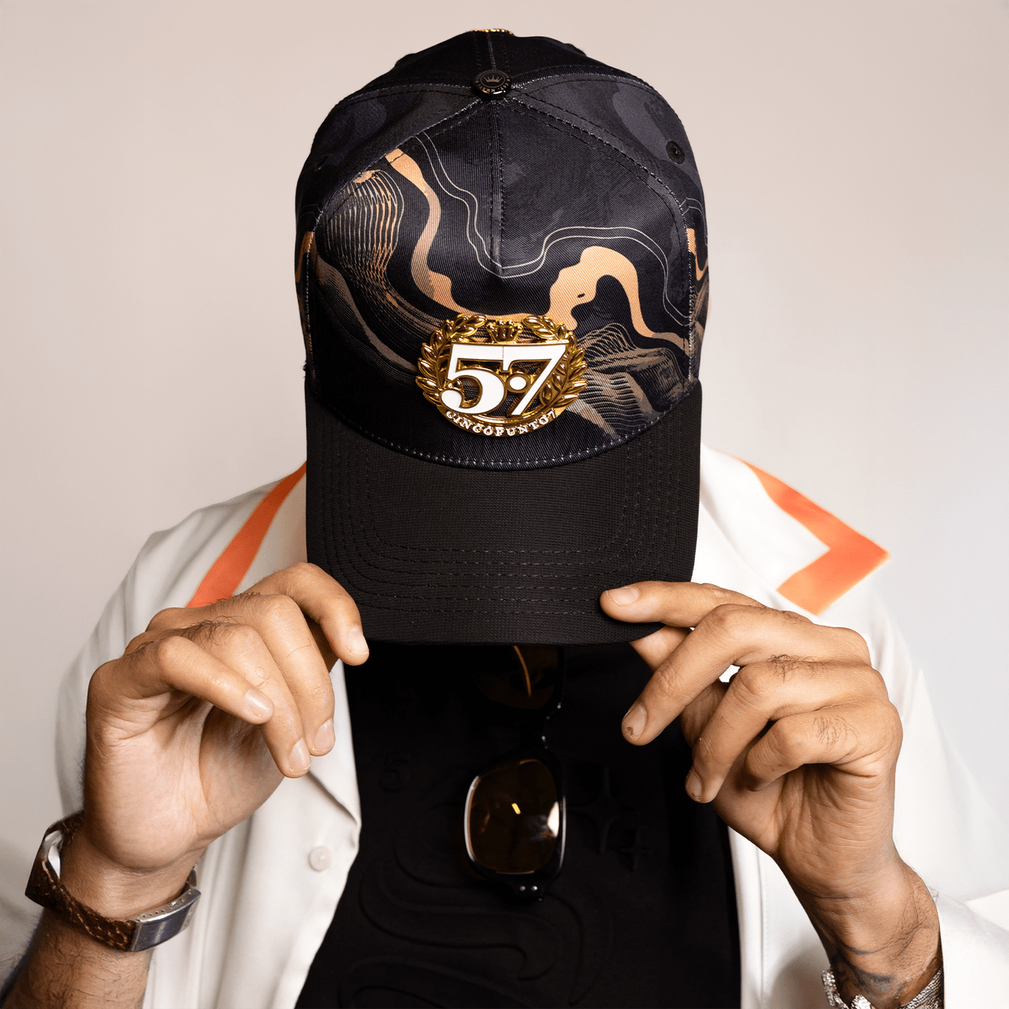 Emblema 5.7 Gold Black & Gold - Cincopunto7