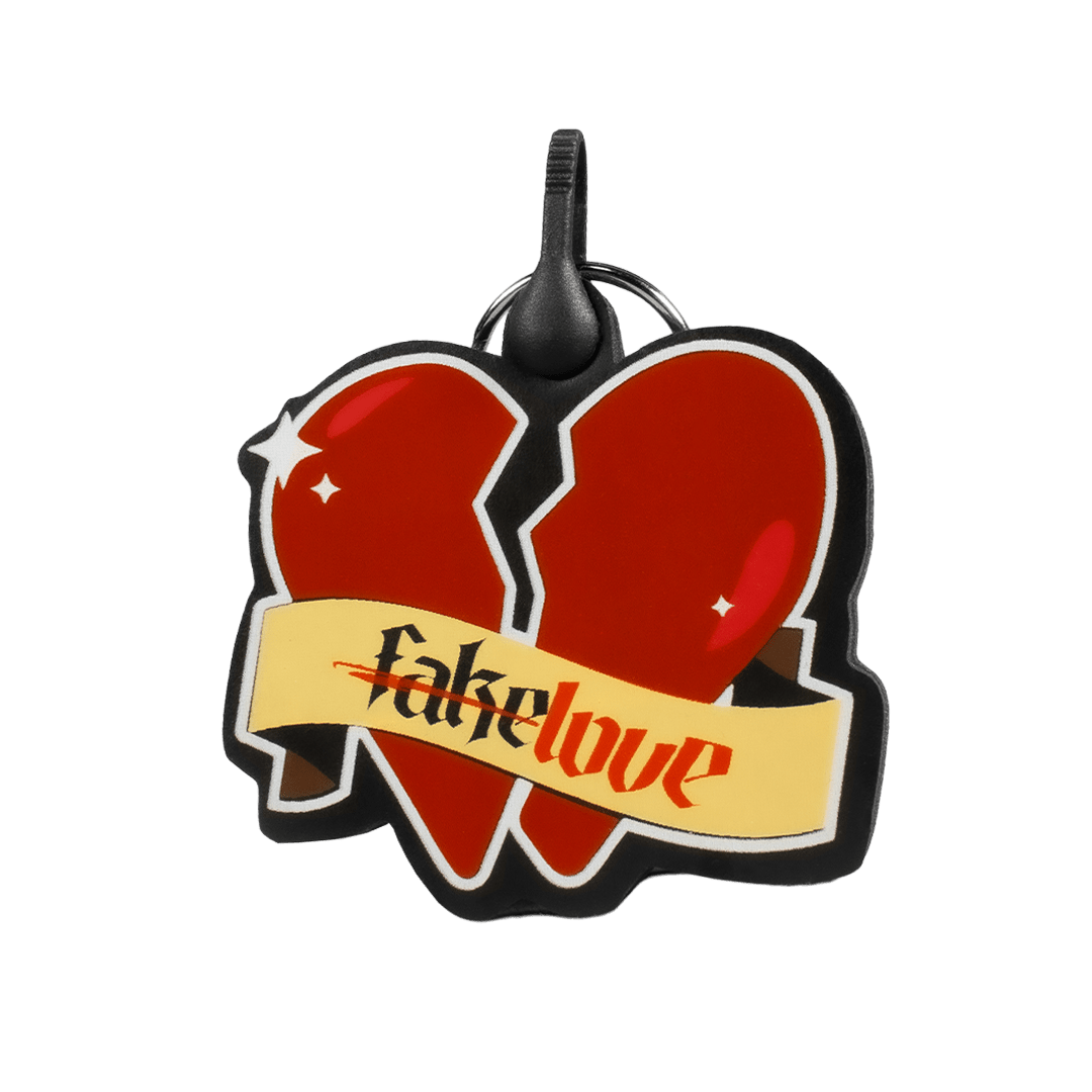 Full Set Fake Love (caja, cubre polvo y llavero) - Cincopunto7