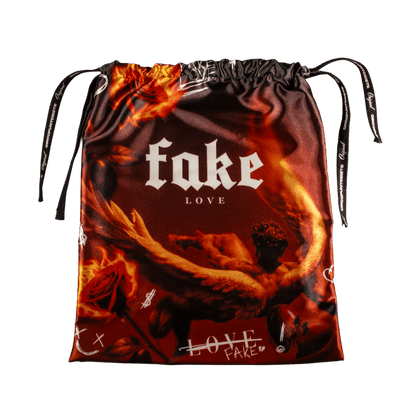 Full Set Fake Love (caja, cubre polvo y llavero) - Cincopunto7
