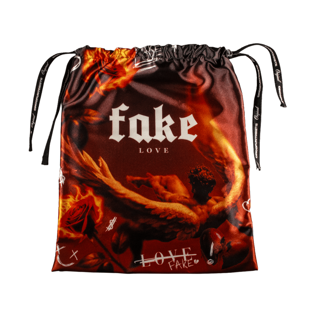 Full Set Fake Love (Caja,cubre polvo y llavero) - Cincopunto7
