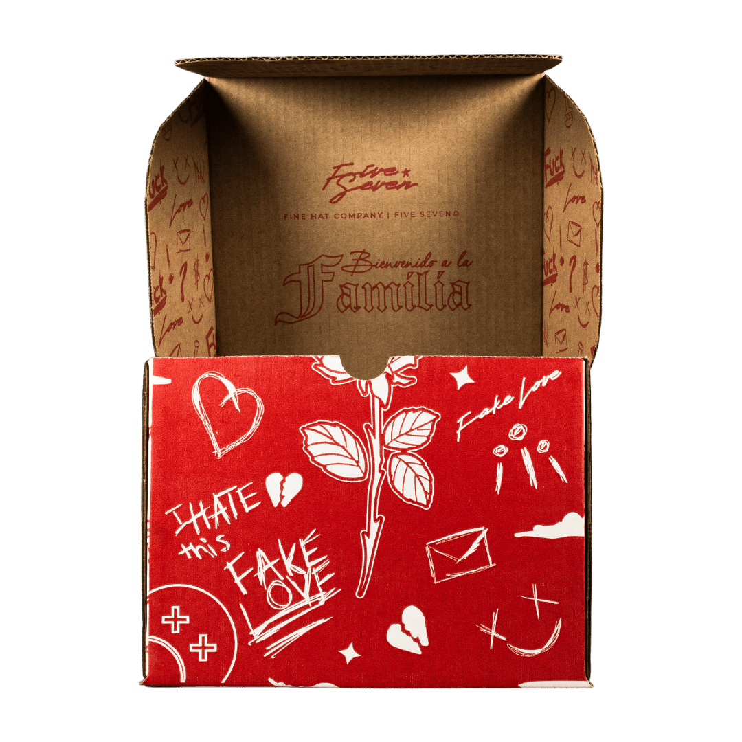 Full Set Fake Love (Caja,cubre polvo y llavero) - Cincopunto7